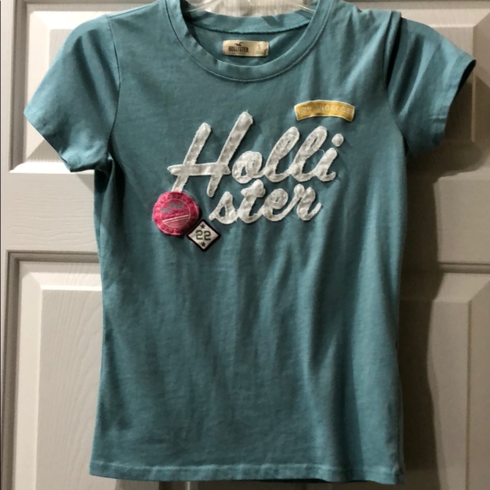 Hollister tee